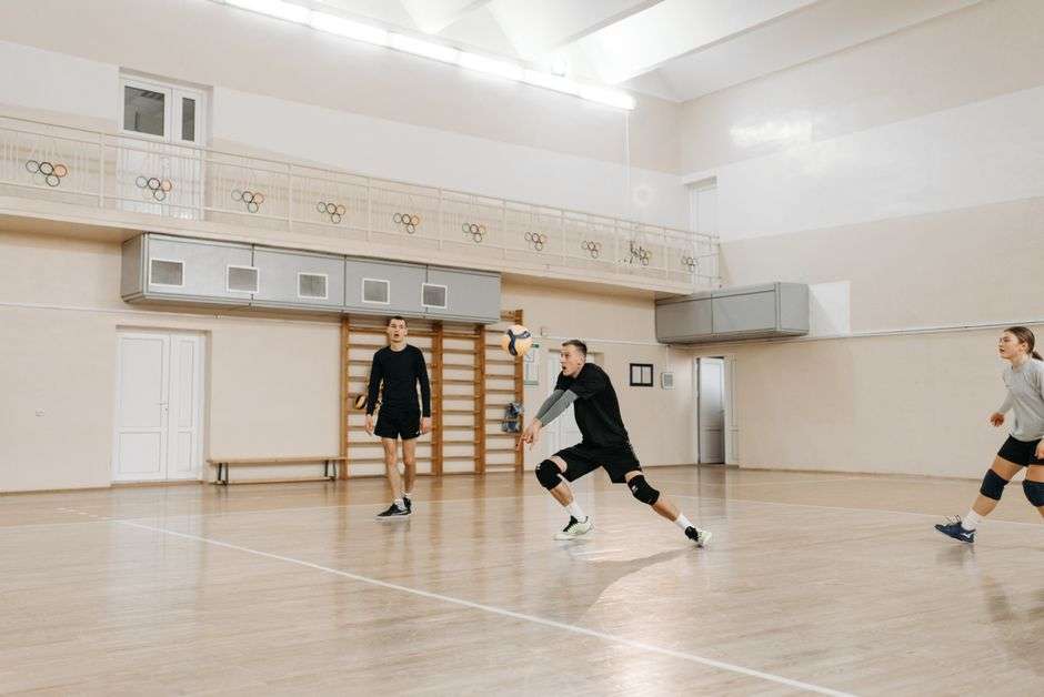 volleyball athletes defensive movement practice